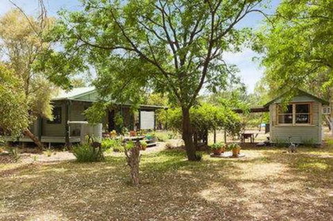 Red Tractor Retreat - Hervey Bay Accommodation 1