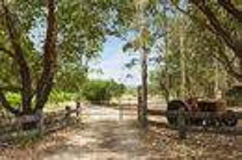 Red Tractor Retreat - Hervey Bay Accommodation 2
