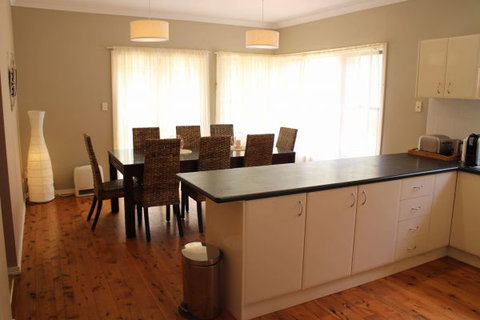 Scenic Cottage - Hervey Bay Accommodation 3