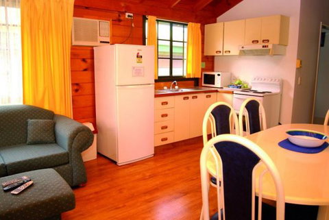 Smuggler's Cove Holiday Village - Hervey Bay Accommodation 2