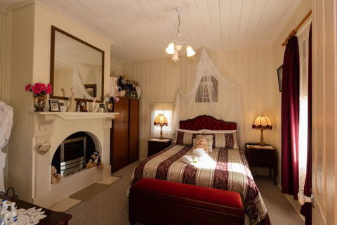 Tenterfield Historic Luxury Cottage - Hervey Bay Accommodation 2