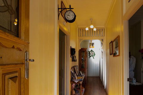 Tenterfield Historic Luxury Cottage - Hervey Bay Accommodation 5