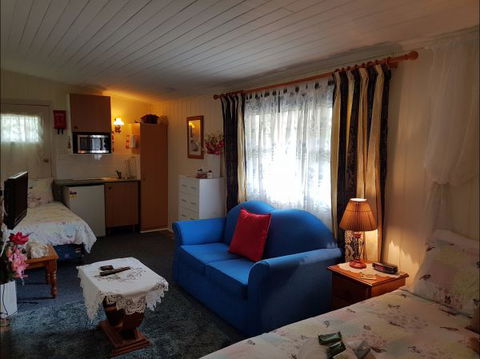 Tenterfield Historic Luxury Cottage - Hervey Bay Accommodation 8