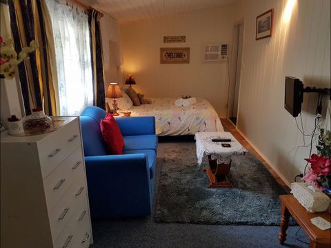 Tenterfield Historic Luxury Cottage - Hervey Bay Accommodation 9