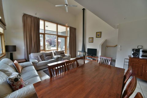 Tomarlin Views 1 - Hervey Bay Accommodation 3