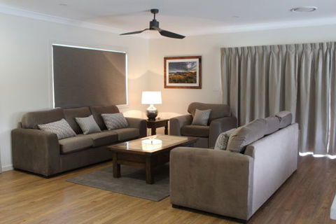 Yellowbox Cottage - Hervey Bay Accommodation 1