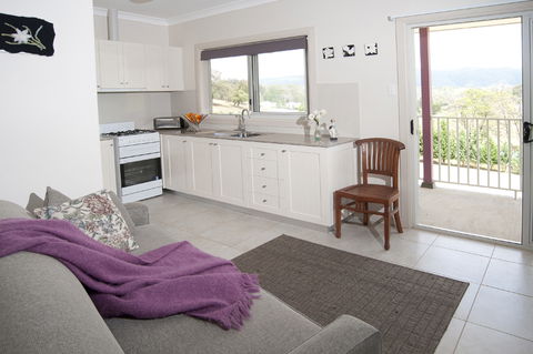 Highfields Country Cottages - Hervey Bay Accommodation 1