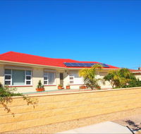 Christies Cottage for holidays and relocations. - Hervey Bay Accommodation