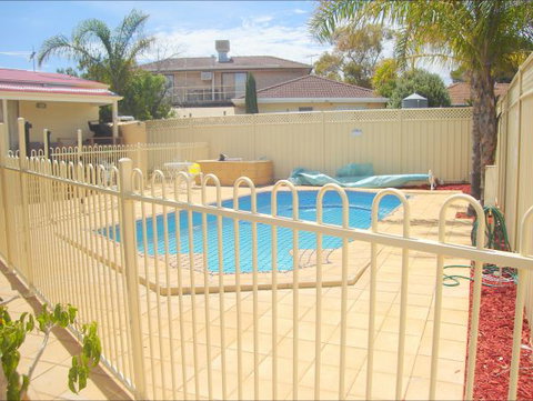 Christies Cottage For Holidays And Relocations. - Hervey Bay Accommodation 1