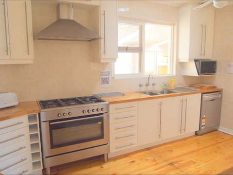 Christies Cottage For Holidays And Relocations. - Hervey Bay Accommodation 4