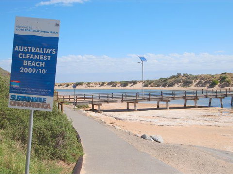 Christies Cottage For Holidays And Relocations. - Hervey Bay Accommodation 5