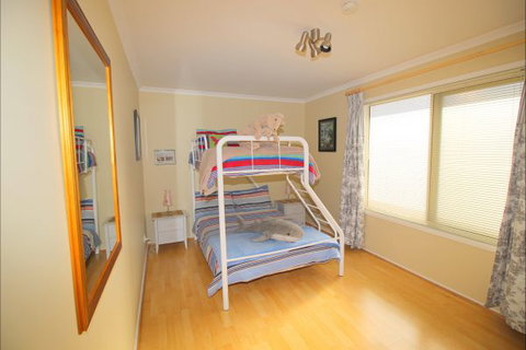 Christies Cottage For Holidays And Relocations. - Hervey Bay Accommodation 26
