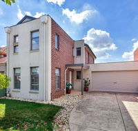 Phoenix House - Ballarat Townhouses - Tourism Hervey Bay