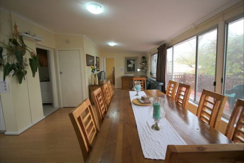 Christies Cottage For Holidays And Relocations. - Hervey Bay Accommodation 10