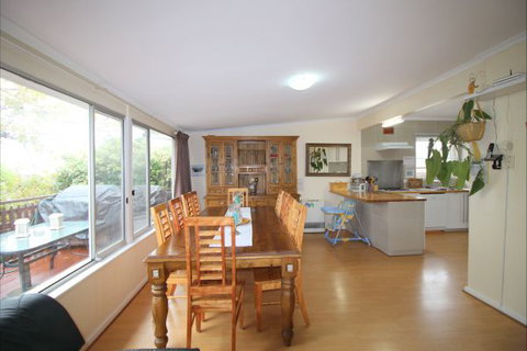 Christies Cottage For Holidays And Relocations. - Hervey Bay Accommodation 12