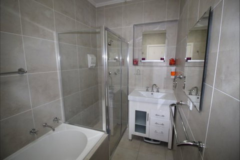 Christies Cottage For Holidays And Relocations. - Hervey Bay Accommodation 14