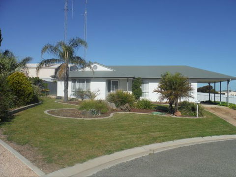 Alilly - Hervey Bay Accommodation 0
