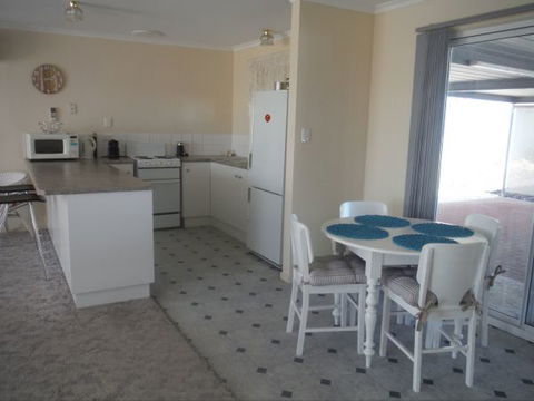Alilly - Hervey Bay Accommodation 2