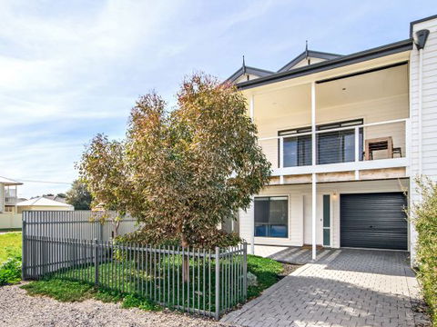 Century 21 SouthCoast: Bayside - Tourism Hervey Bay 1