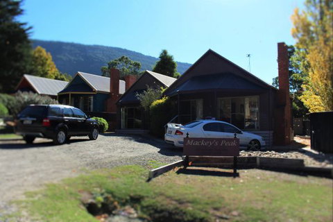 Mackey's Peak Villas - Hervey Bay Accommodation 0