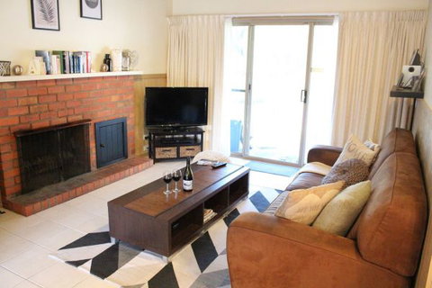 Mackey's Peak Villas - Hervey Bay Accommodation 1