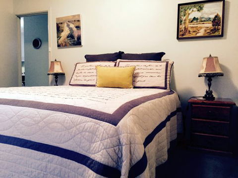 Pizzini's Vineyard Guesthouse - Hervey Bay Accommodation 1