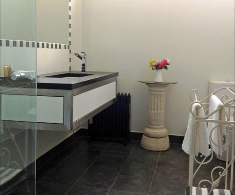 Pizzini's Vineyard Guesthouse - Hervey Bay Accommodation 3