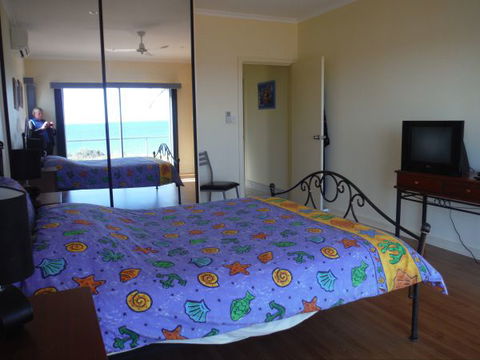 Santorini Sunset - Hervey Bay Accommodation 3