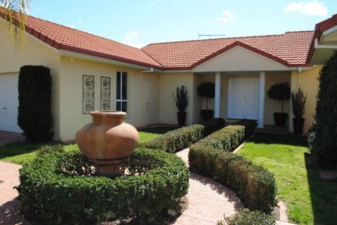 Casa Pizzini Bed And Breakfast - Hervey Bay Accommodation 0