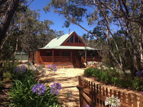 Grevillea Chalet - Tourism Hervey Bay 0