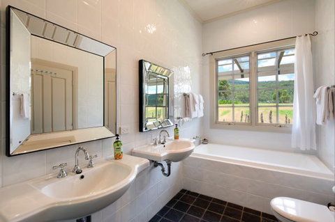 Lake David - Hervey Bay Accommodation 6