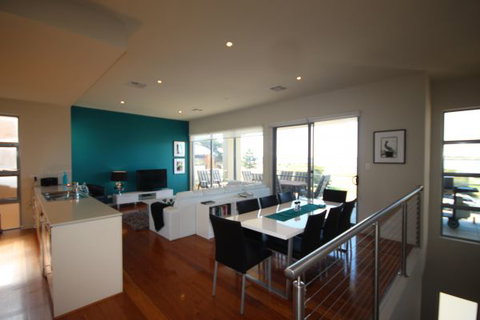 LJ Hooker Goolwa Holiday Rentals - 42 Underwood Avenue, Goolwa Beach - Hervey Bay Accommodation 2