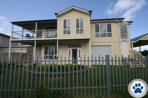 LJ Hooker Goolwa Holiday Rentals - 42 Underwood Avenue, Goolwa Beach - Hervey Bay Accommodation 4