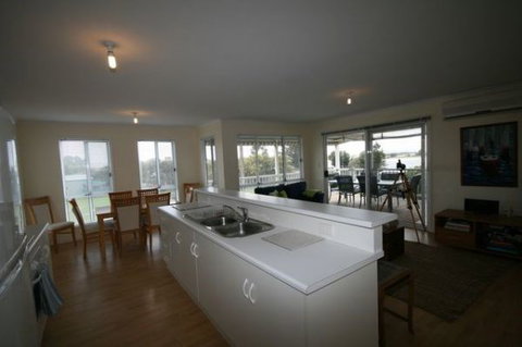 LJ Hooker Goolwa Holiday Rentals - 42 Underwood Avenue, Goolwa Beach - Hervey Bay Accommodation 5