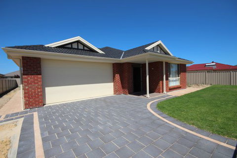 LJ Hooker Goolwa Holiday Rentals - 42 Underwood Avenue, Goolwa Beach - Hervey Bay Accommodation 16