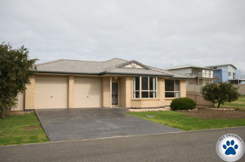 LJ Hooker Goolwa Holiday Rentals - 42 Underwood Avenue, Goolwa Beach - Hervey Bay Accommodation 20