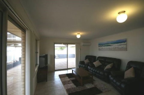LJ Hooker Goolwa Holiday Rentals - 42 Underwood Avenue, Goolwa Beach - Hervey Bay Accommodation 22