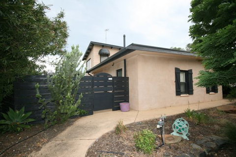 LJ Hooker Goolwa Holiday Rentals - 42 Underwood Avenue, Goolwa Beach - Hervey Bay Accommodation 24