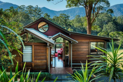 Promised Land Retreat - Hervey Bay Accommodation 0