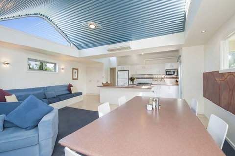 Seascape Apollo Bay - Hervey Bay Accommodation 1