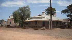 Kingoonya Hotel - Hervey Bay Accommodation 1