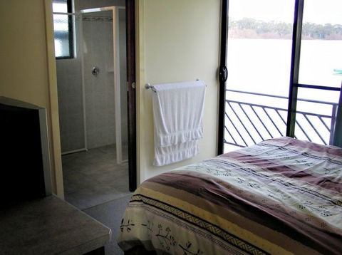 Takeme2 Houseboat - Hervey Bay Accommodation 3