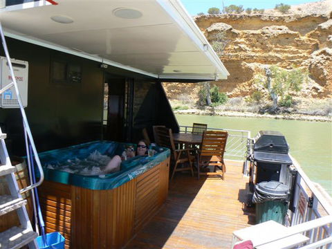 Takeme2 Houseboat - Hervey Bay Accommodation 4