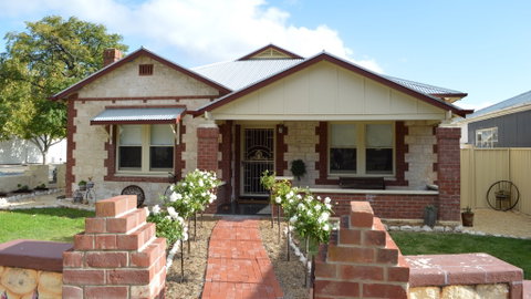 Two Cow Cottage Bed And Breakfast - Hervey Bay Accommodation 0