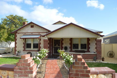 Two Cow Cottage Bed And Breakfast - Hervey Bay Accommodation 1