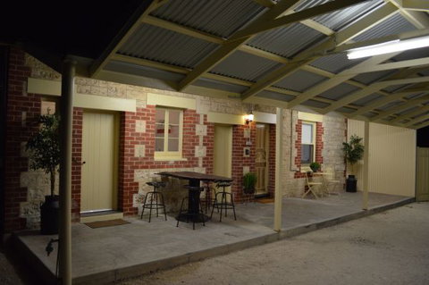 Two Cow Cottage Bed And Breakfast - Hervey Bay Accommodation 3