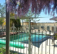 Must Love Dogs BB and Self-Contained Cottage - Hervey Bay Accommodation
