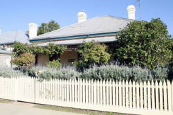 Florennes Heritage Cottage - Hervey Bay Accommodation 0
