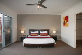 Quarterdecks Harbour Retreat - Hervey Bay Accommodation 2