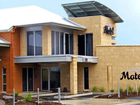 Strath Motel - Hervey Bay Accommodation 0